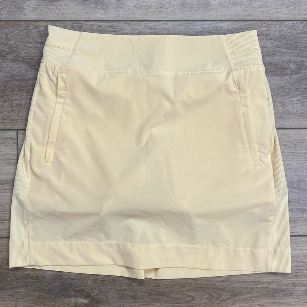 Athleta Brooklyn 16" Tennis Skort Skirt Butter Yellow Preppy Sporty Summer